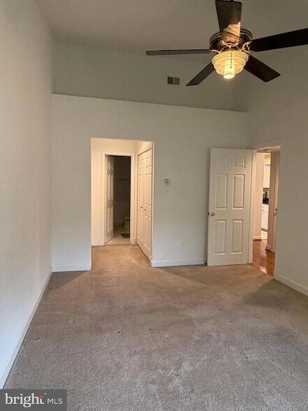 Building Photo - 5911 Barbados Pl