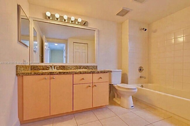 Building Photo - 2458 Centergate Dr