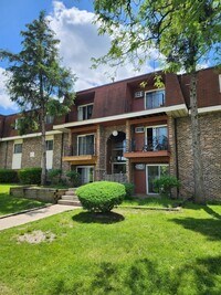 Building Photo - 585 Heritage Dr