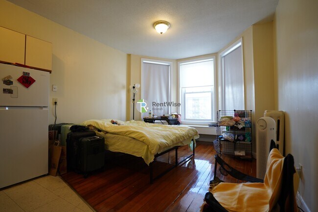 Building Photo - 1120 Commonwealth Ave