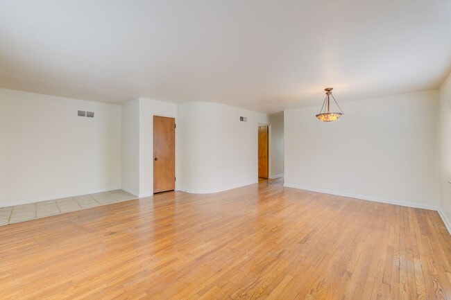 Building Photo - 1154 Moorlands Dr