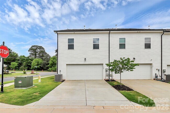 Building Photo - 720 Herlong Ave