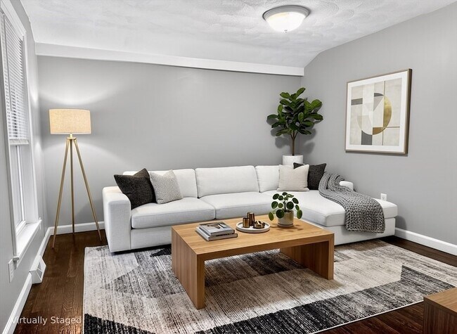 Building Photo - 163 Saratoga St