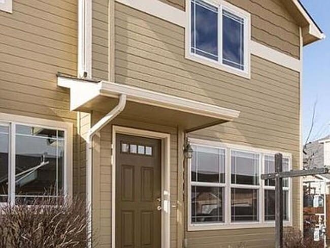 Building Photo - 2 bedroom Townhome