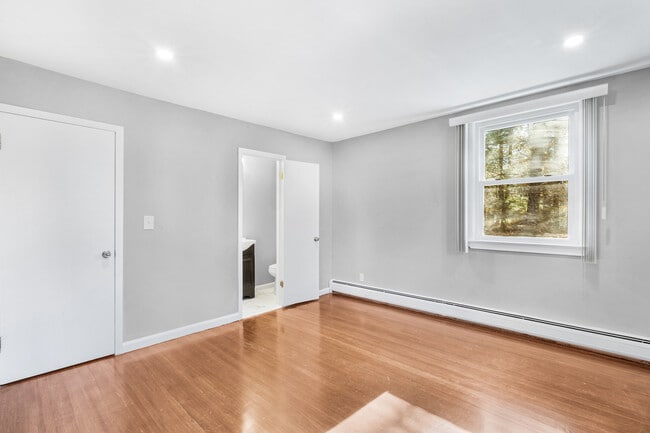 Primary Bedroom - 27 Hillcrest Rd