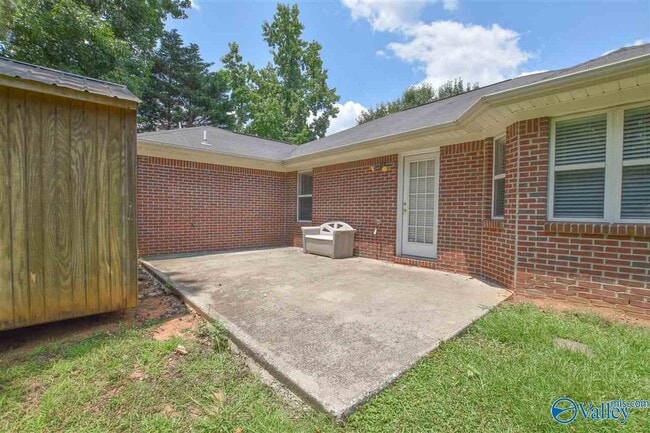 Building Photo - 136 Populus Dr