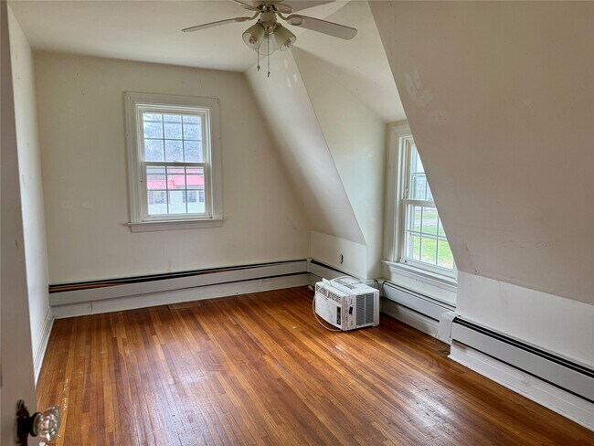 Building Photo - 8424 E Lake Rd