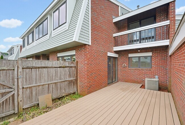 Building Photo - 52 Rosewood Dr