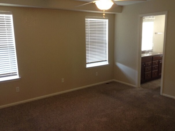 Building Photo - 4274 Prairie Dr