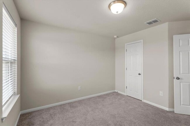 Building Photo - 121 Emerald Pass