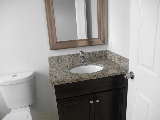 Building Photo - Shoma Townhomes