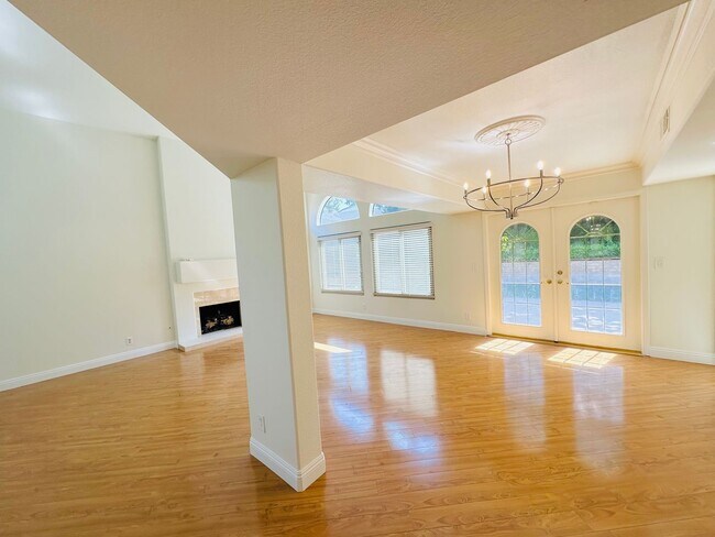 Building Photo - 6635 Soaring Dr