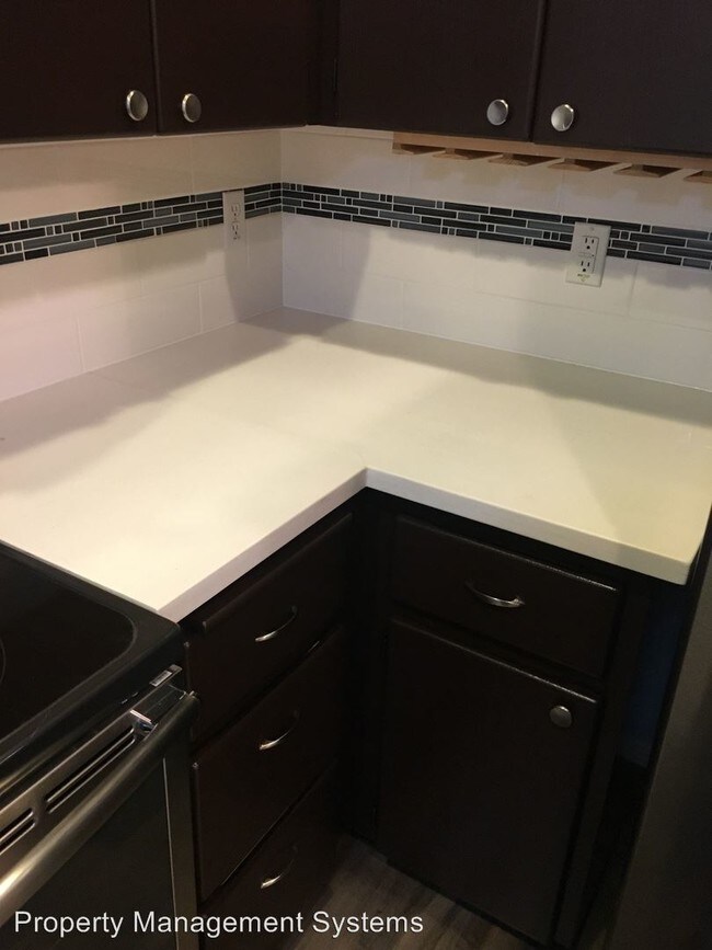 Building Photo - 19195 SE Yamhill St