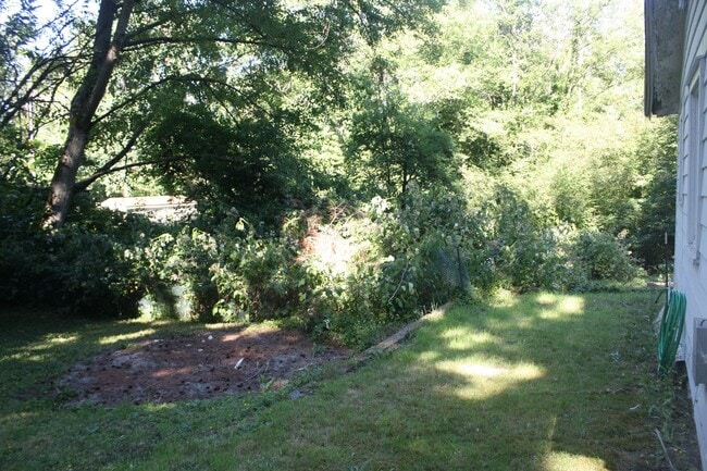 Building Photo - 2/3rd acre lot! 1 bdrm 1 bath. Store your ...