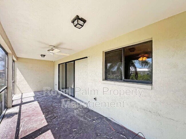 Building Photo - 4530 SW 10th Ave