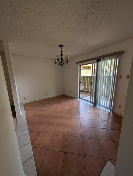 Building Photo - 1644 Lomaland Dr