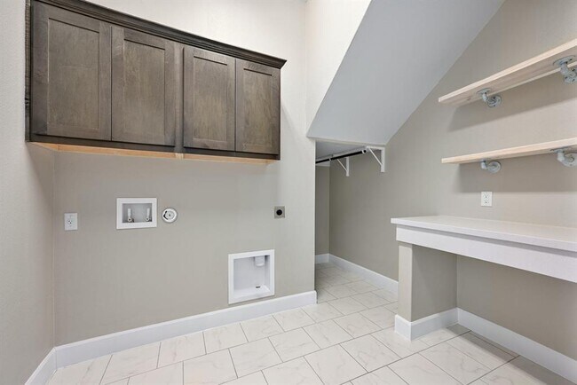 Building Photo - 286 Dayridge Dr