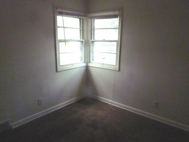 Building Photo - Duplex With Lots Of Room