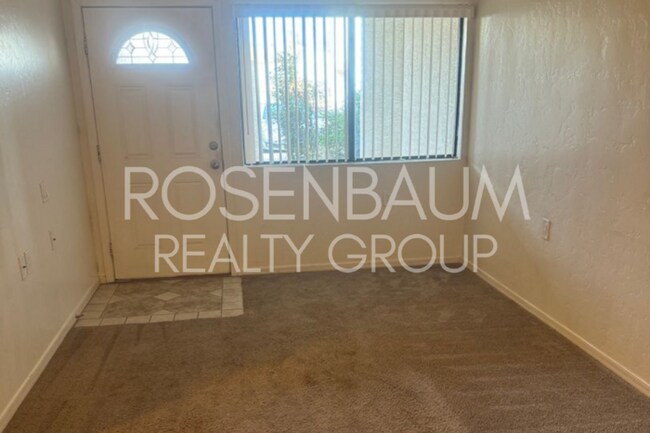 Building Photo - Gorgeous 1-bed, 1-bath apartment nestled w...