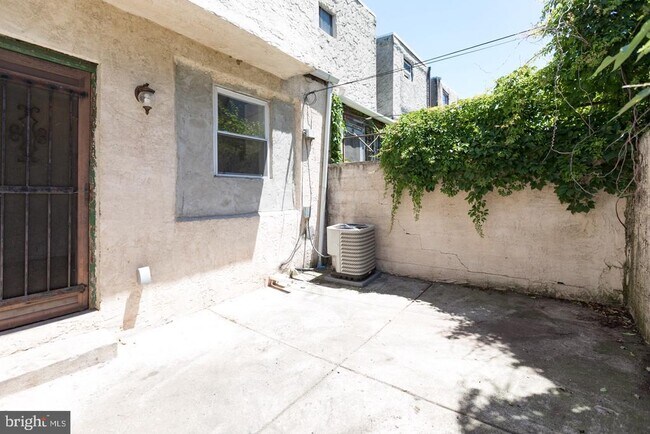 Building Photo - 2222 Earp St