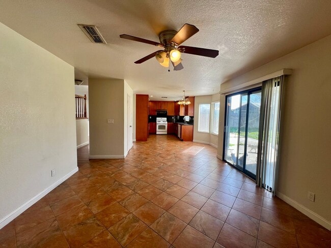 Building Photo - Sparkling and Spacious 4 bed 3 bath with 3...