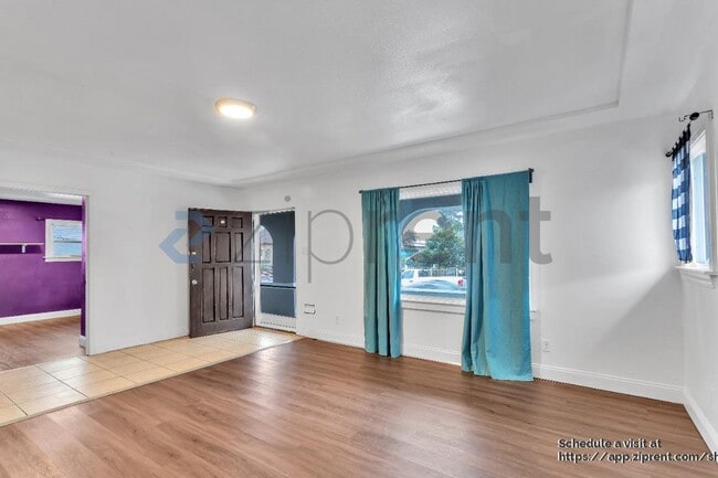 Building Photo - 1008 92nd Ave