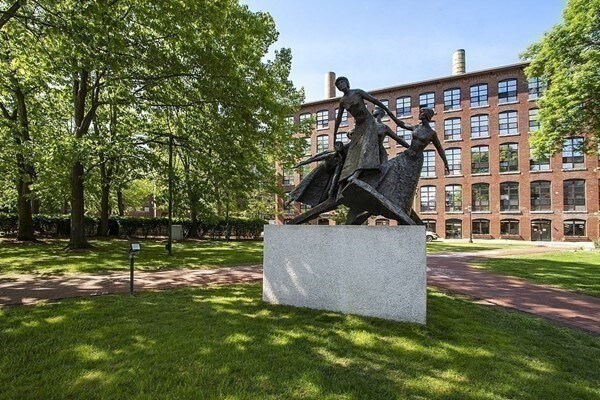 Building Photo - 200 Market St