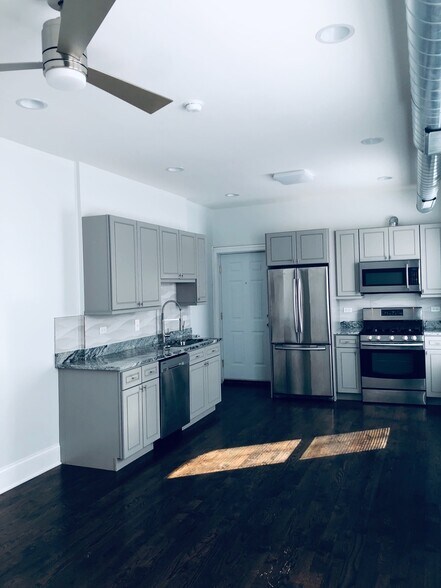 Building Photo - 623 E Groveland Park