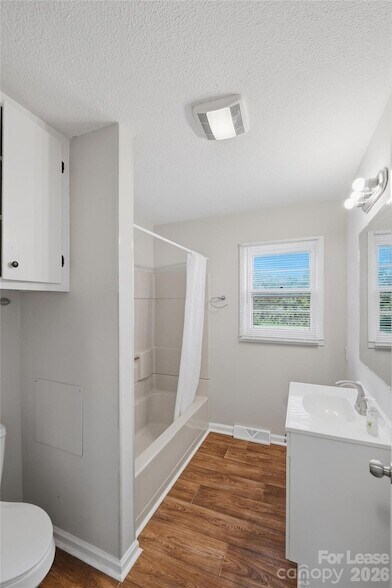 Building Photo - 1019 Carmel Dr