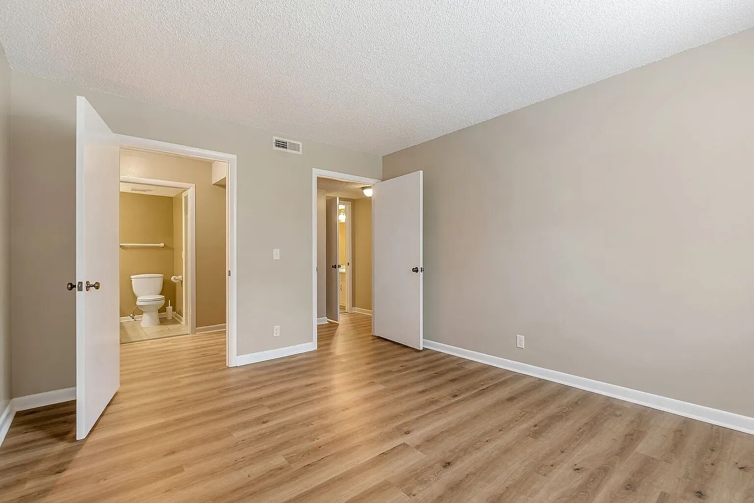 Building Photo - 2929 Selena Dr