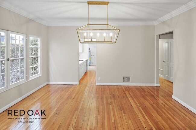 Building Photo - 206 S Martel Ave