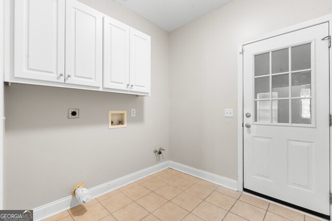 Building Photo - 1811 Old Carriage Trail