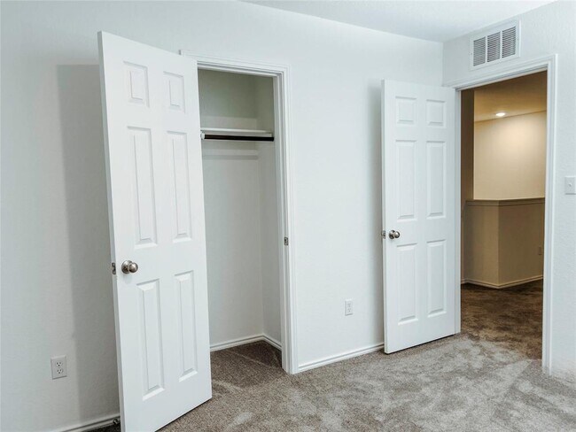 Building Photo - 141 Banyon Dr
