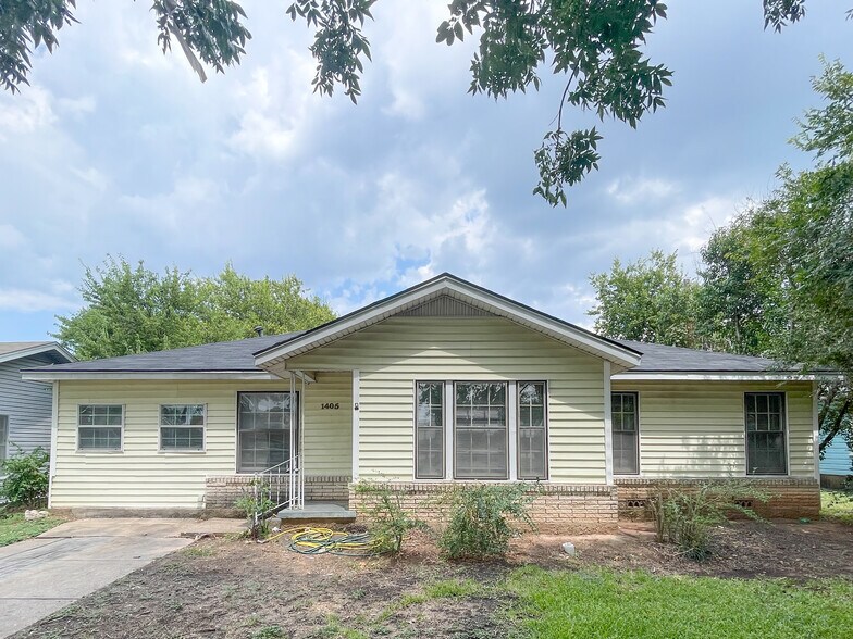 Building Photo - 1405 Guthrie Dr