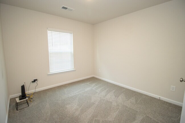 Building Photo - 410 Middlebury Ln