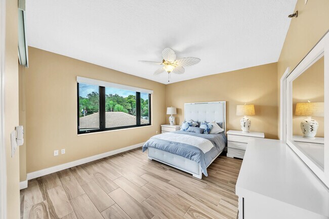 Building Photo - 827 Oak Harbour Dr