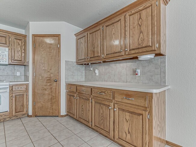 Building Photo - 4 Bed | 2 Bath | 2 Car Garage - Edmond Schools - North Hampton Addition