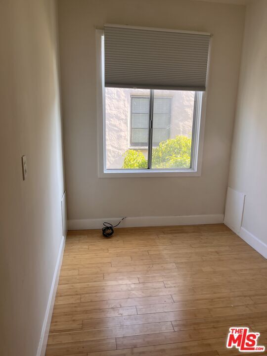 Building Photo - 133 S Elm Dr