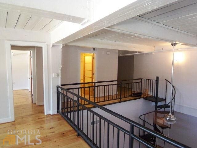 2nd floor - 190 Walker St SW