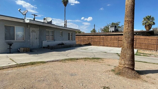 Building Photo - 3 BEDROOMS 2 BATHROOMS HOUSE AVAILABLE FOR...
