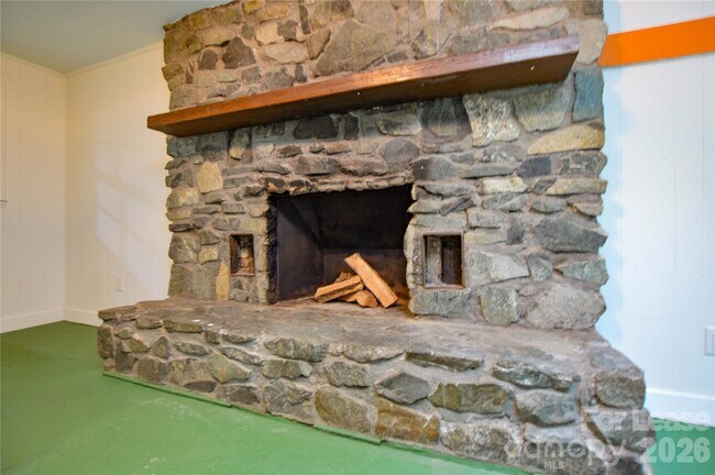 Building Photo - 5821 Hornet Dr