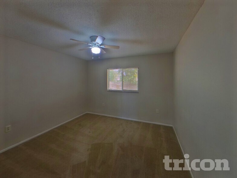 Building Photo - 1203 70th Dr E