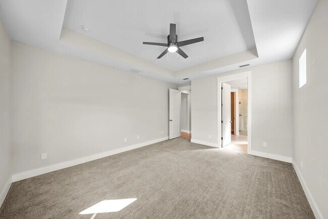 Building Photo - Breakfest Point 3 Bedroom 2 bath