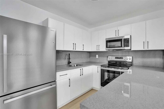 Building Photo - 1960 SW 68th Way