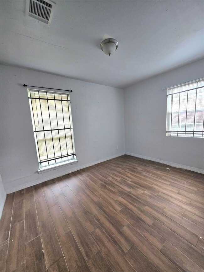 Building Photo - 5530 Elm Spring Dr