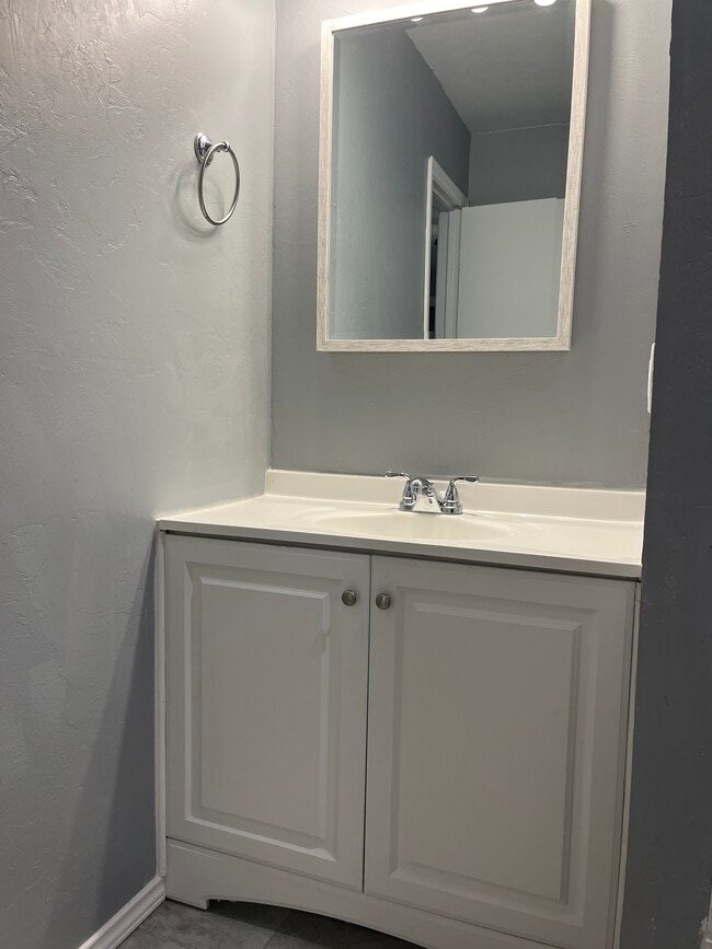 Building Photo - 6700 N Meridian Ave