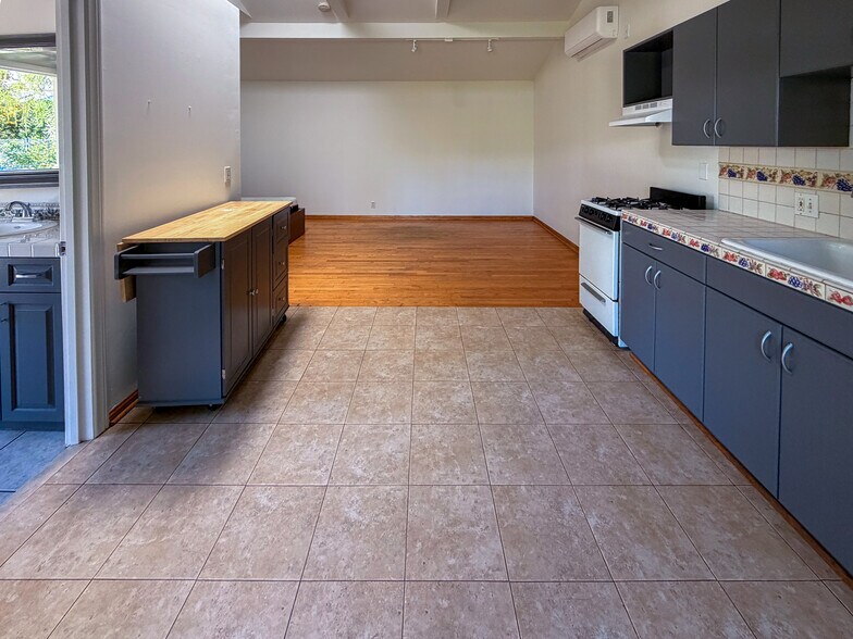 Building Photo - 13459 Erwin St