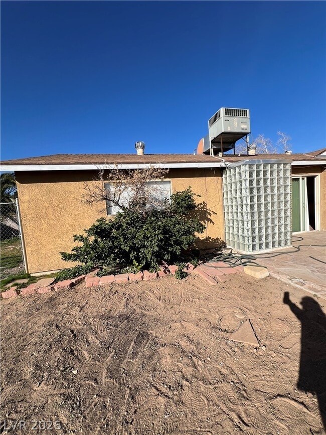 Building Photo - 6617 Baywood Ave