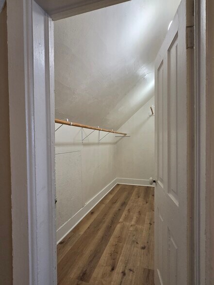 Building Photo - 2213 S Robinson Ave