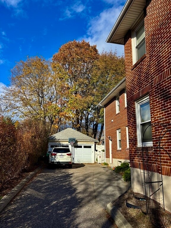 Building Photo - 569 Commonwealth Ave